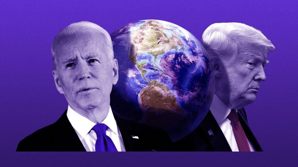 Fotomontaggio di Joe Biden e Donald Trump ai lati del pianeta