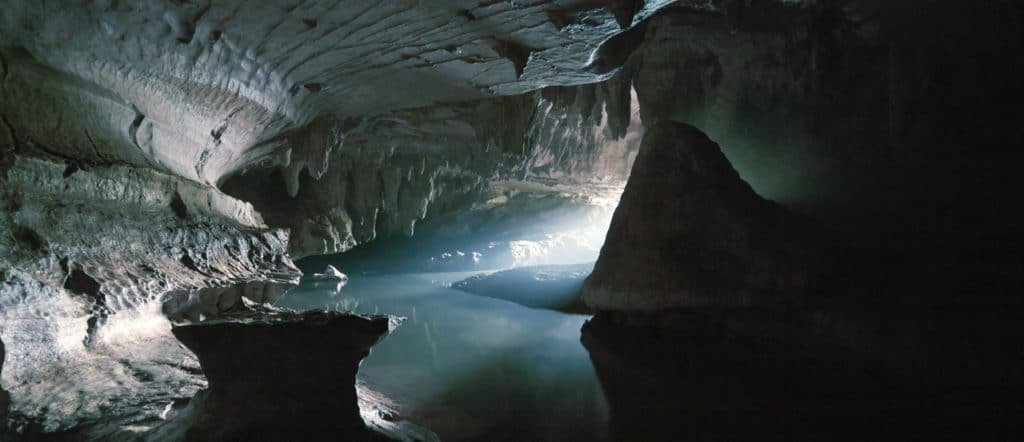 Grotta di marmo scavata dall'acqua