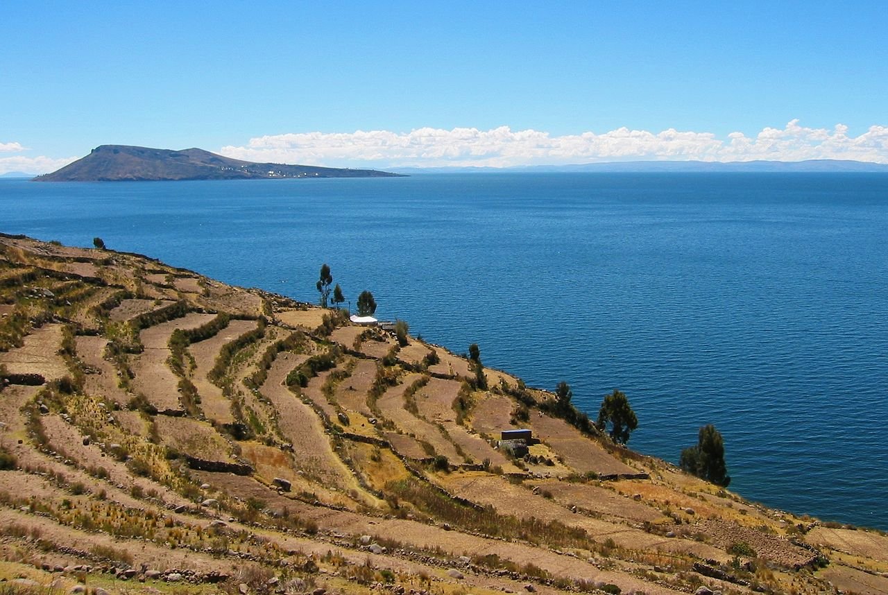 Terrazzamenti coltivati sull'isola di Amantani