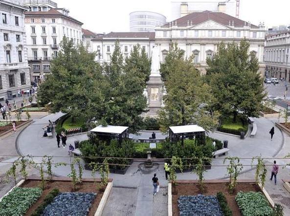 Giardino urbano in una piazza di Milano