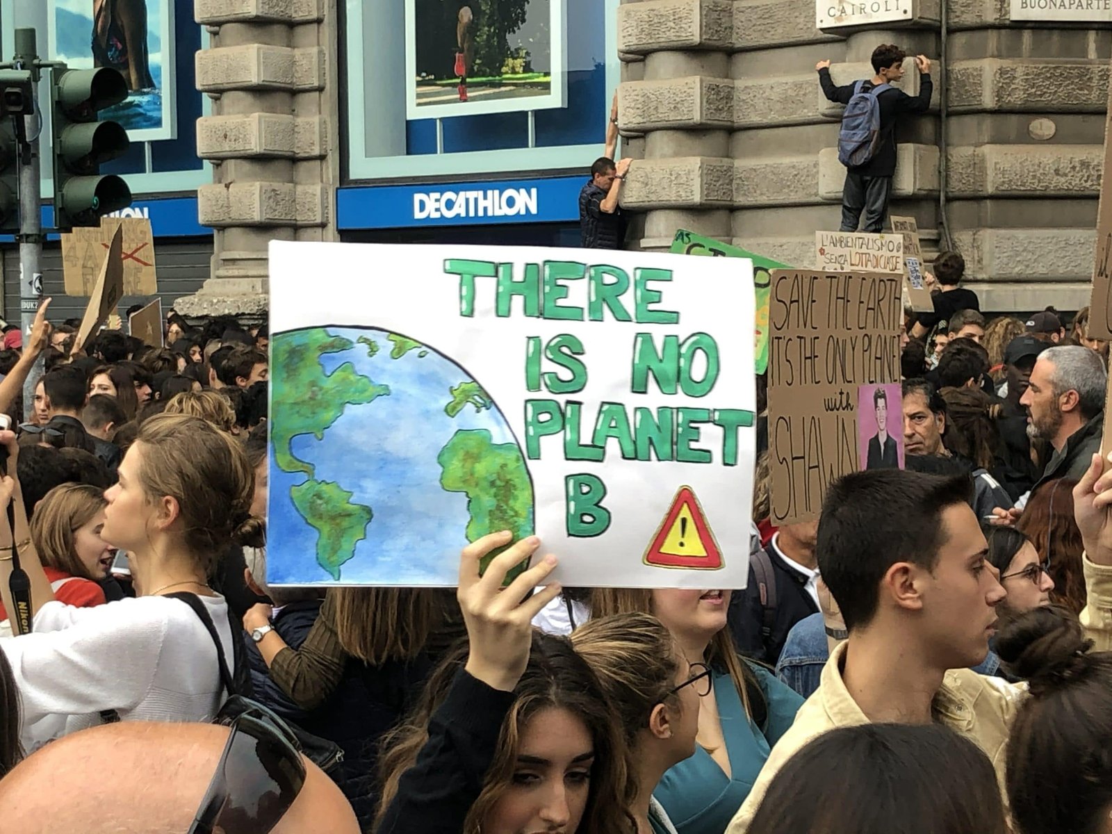Cartello There is no planet B al Climate Strike di Milano